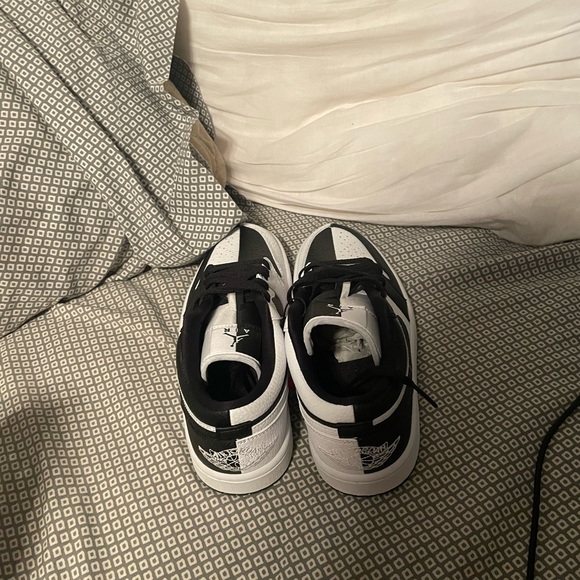 Black and white jordan one low size 7.5 in women - Picture 5 of 5